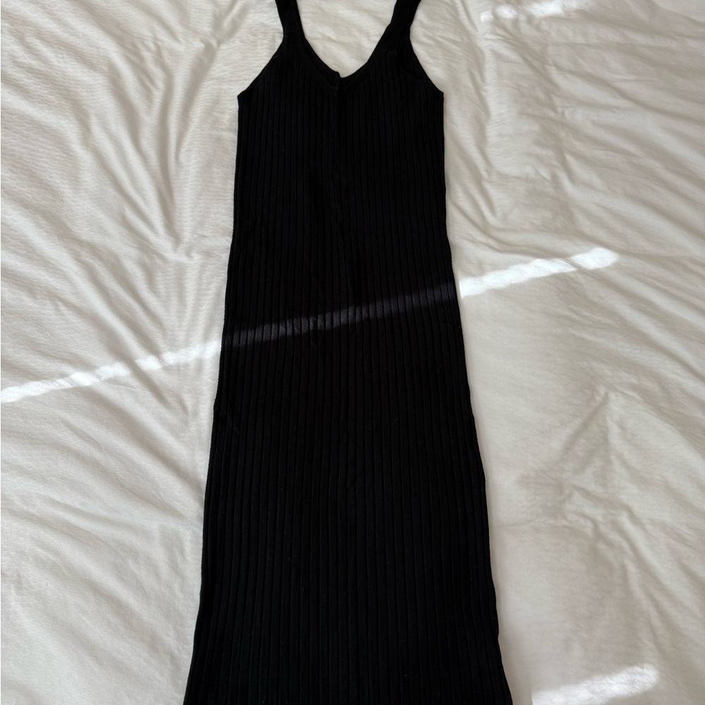 Sleeveless Black Ribbed Midi Dress - Sleek Everyday Style
